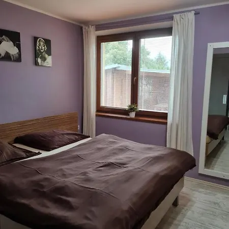 Max - Whirlpool & Bazen & Sauna Semesterbostad