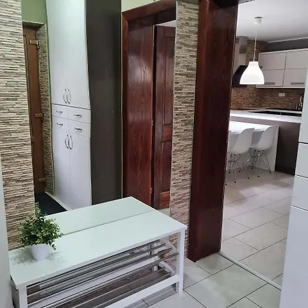 Max - Whirlpool & Bazen & Sauna Semesterbostad