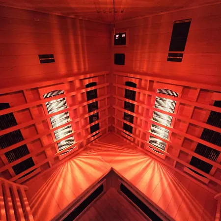 Max - Whirlpool & Bazen & Sauna Semesterbostad *