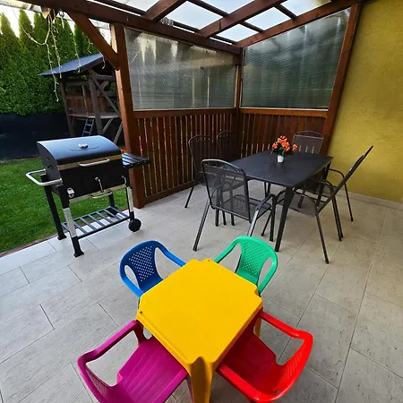 Max - Whirlpool & Bazen & Sauna Semesterbostad