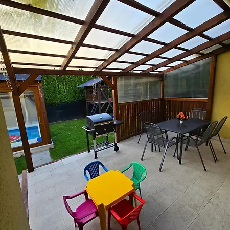 Max - Whirlpool & Bazen & Sauna Semesterbostad *